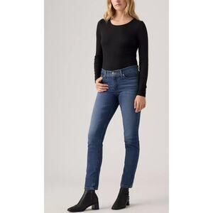 Women's Levi's 312 Shaping Slim Jeans size 33 in Medium Wash Minimalist Plus
